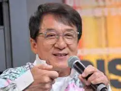 عکس؛ سفر در زمان؛ چهره و تیپ متفاوت «جکی چان» در 27 سالگی در پاریس؛ سال 1359