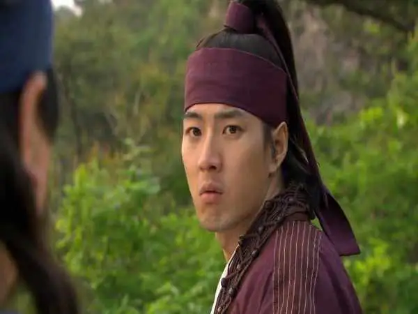 عکس| سفر در زمان؛ «جومونگ» در حال گفتگو با تلویزیون کره جنوبی؛ سال 1385