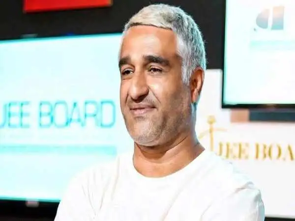 ‏ایراد خروج ‎پژمان جمشیدی از کشور، کجاست؟