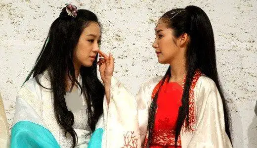 عکس| سفر زمان؛ خندۀ شدید «پرنسس لاهی» و «پرنسس جامیونگ» در جشن پایان سریال «جومونگ 3»