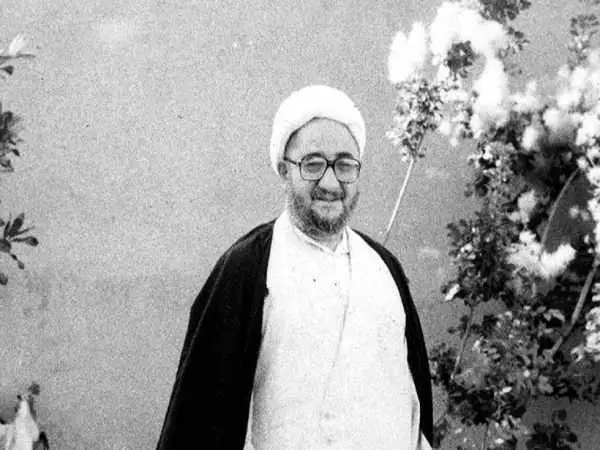 عکس| سفر در زمان؛ «محمدصادق خلخالی» با قطار فشنگ و اسلحه در جبهه؛ دهه 60