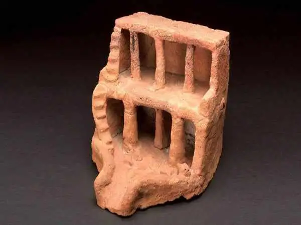 کشف غیرمنتظرۀ «جای دست» بر روی یک «خانۀ روح» 4 هزارساله