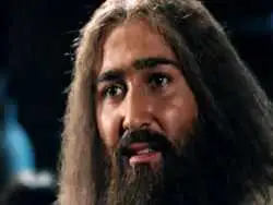 عکس| سفر در زمان؛ «بنیامین» سریال یوسف پیامبر در مقابل حرم حضرت علی؛ سال 96