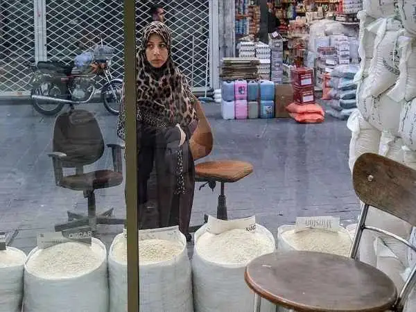 برنج 400 تومانی برای ما، دلار 28 تومانی هم برای آقایان ایکس