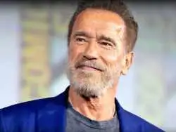 عکس| سفر در زمان؛ «آرنولد» در حال تمرین در باشگاه در کالیفرنیا؛ سال 1353