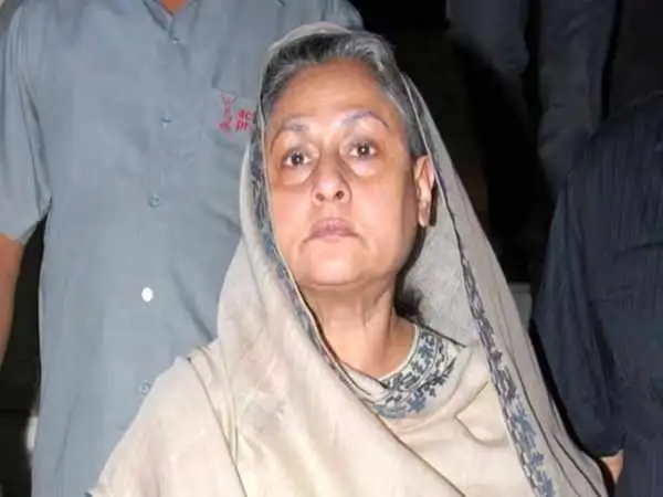 عکس| سفر در زمان؛ «رادا سینگ و جی» فیلم شعله در یک مراسم در دهلی نو؛ سال 1372