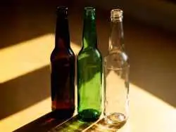 چرا بطری  ماءالشعیر سبز یا قهوه ای است؟ ‎پاسخ چیزی نیست که انتظارش را دارید