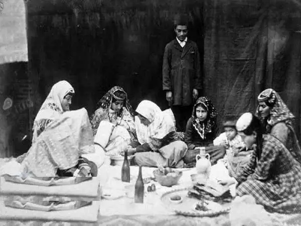 عکس؛ سفر در زمان؛ گزارش خواندنی از عقدکنان در محله آب منگل تهران 90 سال پیش