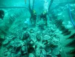 کشتی 1700 ساله در هنگام آب تنی در دریا کشف شد