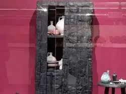 «کمد چوبی» 2 هزارساله ای که با ظرف های سالم از زیر خاکستر آتشفشان بیرون آمد