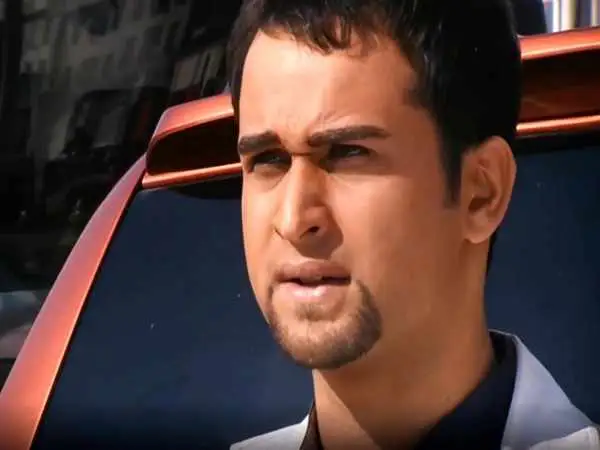 عکس| سفر در زمان؛ «سینا» سریال آوای باران در اتاق گریم سریال کیمیا؛ سال 94