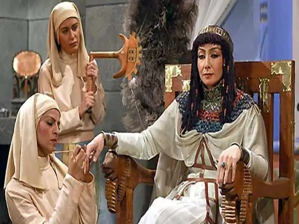 عکس| سفر زمان؛ عکس یادگاری «زلیخا و ندیمه هایش» در پشت صحنه سریال یوسف