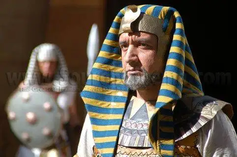 عکس| سفر زمان؛ چهرۀ «هرمهب» (سریال یوسف) در کنار دخترش در پشت صحنه «مریم مقدس»