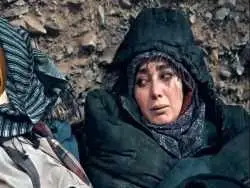 عکس| سفر در زمان؛ «روژان» در پشت صحنه سریال نون خ 5؛ سال 1402