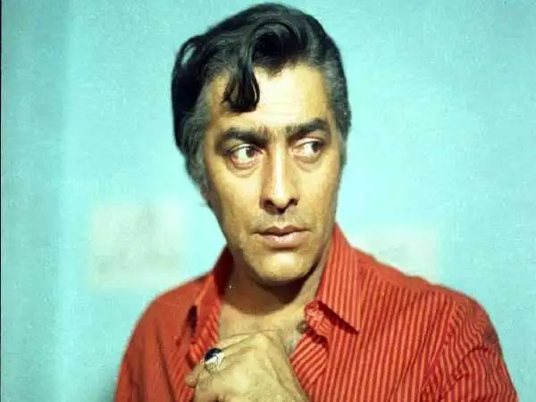 عکس| سفر در زمان؛ «محمدعلی فردین» در جوانی و در خانه شخصی اش؛ سال 1346