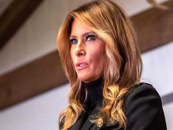 عکس| سفر در زمان؛ «ملانیا ترامپ» در مراسم تشییع جنازه فرد ترامپ در نیویورک؛ سال 1378