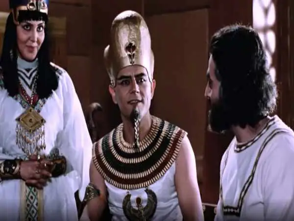 عکس| سفر در زمان؛ «آخناتون» 20 سال بعد سریال یوسف پیامبر در یک آرایشگاه مردانه