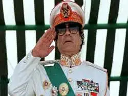 عکس| سفر در زمان؛ «معمر قذافی» در یک نشست بین المللی در طرابلس؛ سال 1349