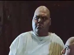 عکس| سفر زمان؛ چهرۀ «بینگی، خزانه دار معبد آمون» 12 سال بعد از سریال یوسف در یک فیلم کمدی