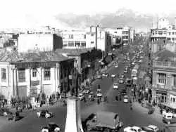 عکس؛ سفر در زمان؛ تهران دهه 40؛ میدان مخبرالدوله و ماشین های کلاسیک خاص!