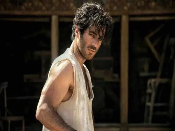 نوید پورفرج و یک نجاری که همه مشتریانش دختر هستند!