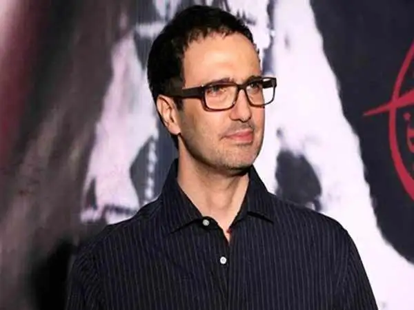 شاید محمدرضا فروتن را چیزخور کردند و بهش نقش دادند