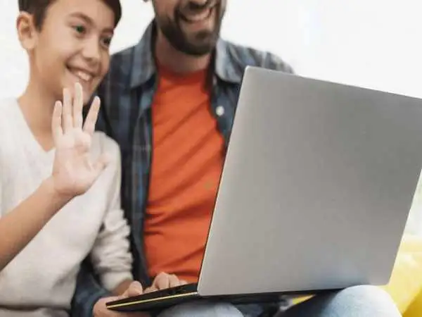 تفاوت یادگیری زبان در کودکی و بزرگسالی
