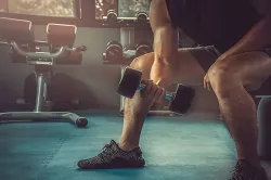 آیا واقعاً عضله سازی برای زنان سخت تر از مردان است؟